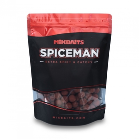 Mikbaits Spiceman boilie Pikatní švestka 1kg 30mm 